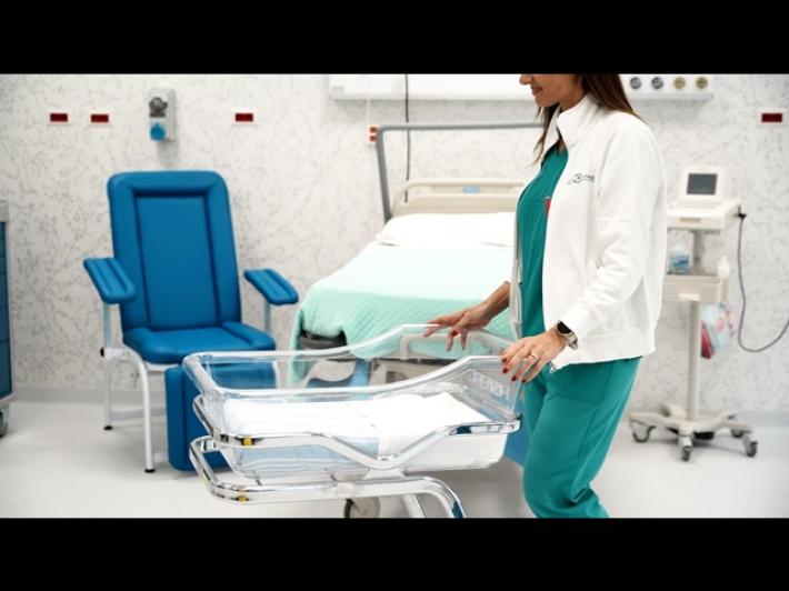 Partorisce in auto nel Cremonese, stanno bene mamma e figlia