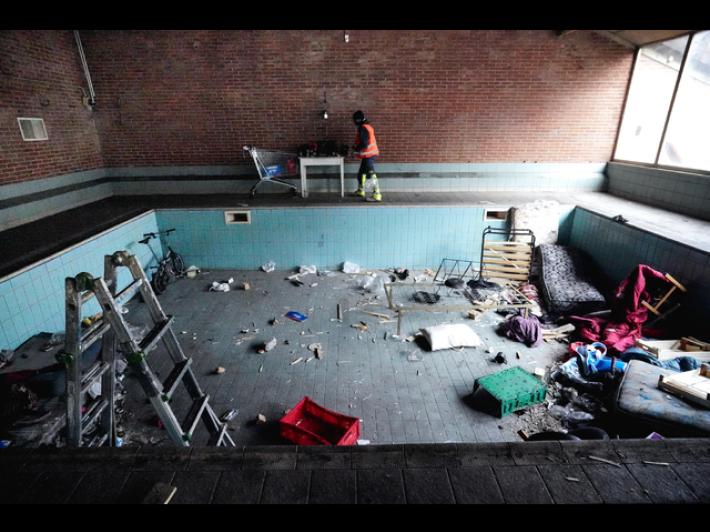 Sgombero dell'ex piscina Sempione a Torino, venti persone denunciate