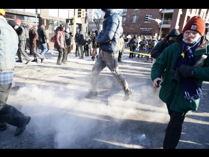 Cnn, morto l'uomo colpito da agenti federali a Minneapolis