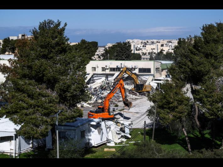 Brucia a Gerusalemme la sede Unrwa demolita da Israele