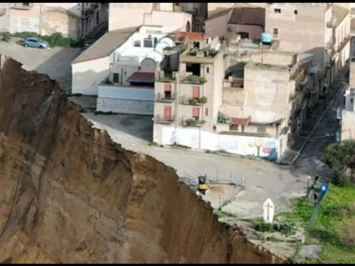 Sfollato a Niscemi, "non so che fine far&agrave; la mia casa"