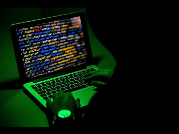 Inneggiava allo Stato islamico via social, 17enne arrestato nel Comasco