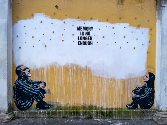 A Milano il murale con Primo Levi e Anna Frank contro l'antisemitismo