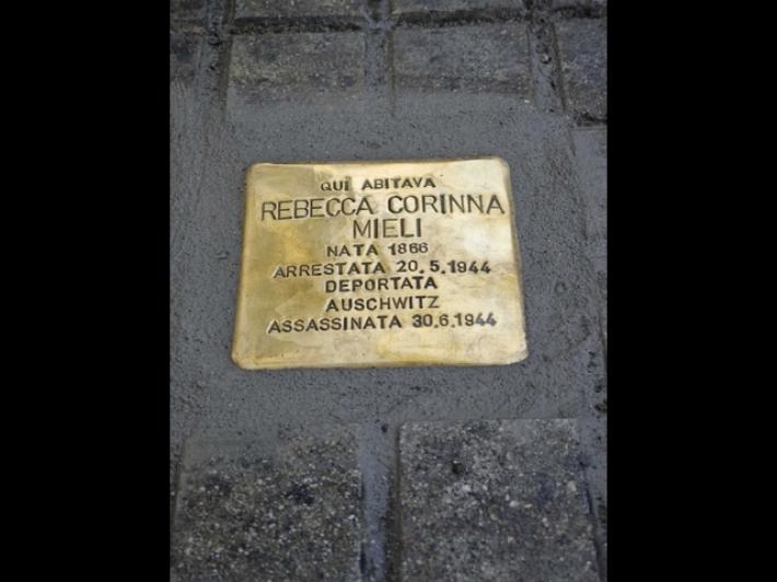 Pietra d'inciampo per Rebecca, studenti hanno ricostruito la sua storia