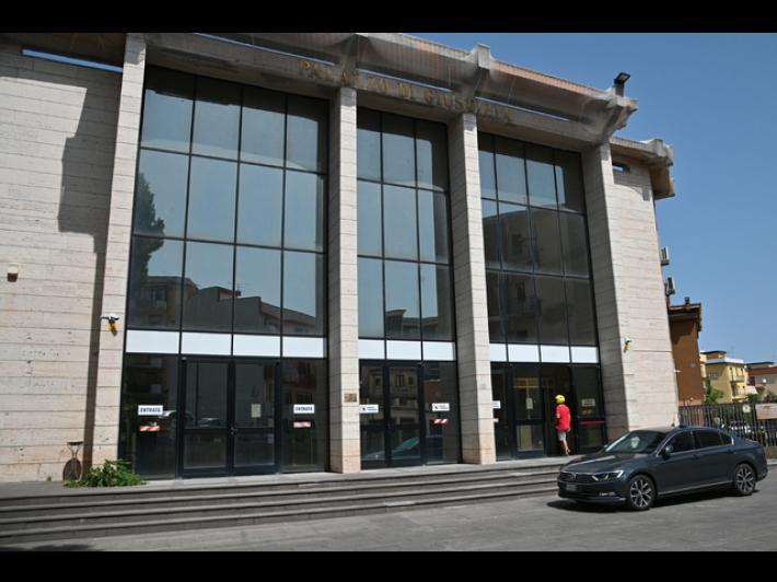 Tre cadaveri crivellati di colpi in un bosco del Messinese