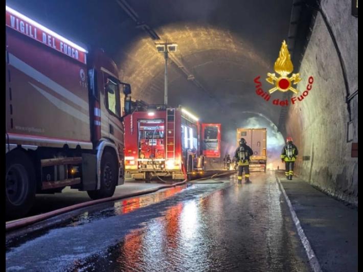 Per ripristino danni galleria, A1 chiusa una notte in nord nel Fiorentino