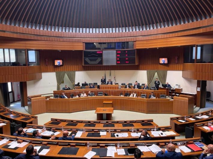 Via libera con strappo finale alla Finanziaria in Sardegna, centrodestra lascia l'Aula