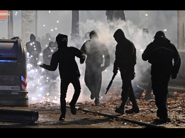 Meloni, agli agenti a Torino ho portato la solidariet&agrave; dell'Italia