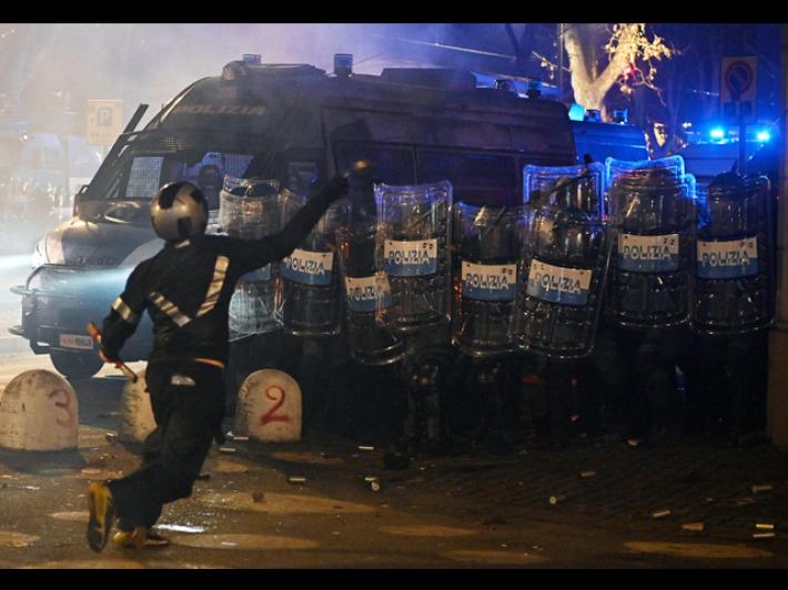 Meloni, &egrave; tentato omicidio contro gli agenti, i magistrati non esitino