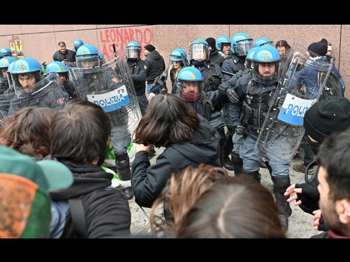 Studenti fuorisede, a Torino bloccati dai lacrimogeni e picchiati