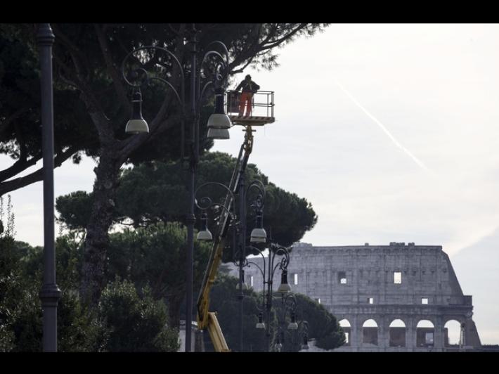 Crolla albero ai Fori Imperiali, tre feriti lievi