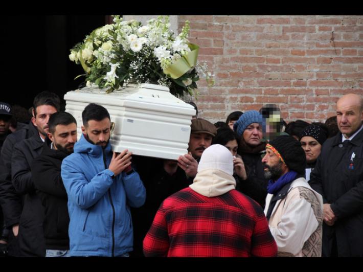 Legale famiglia di 17enne ucciso, 'imputati facciano ritrovare le armi'