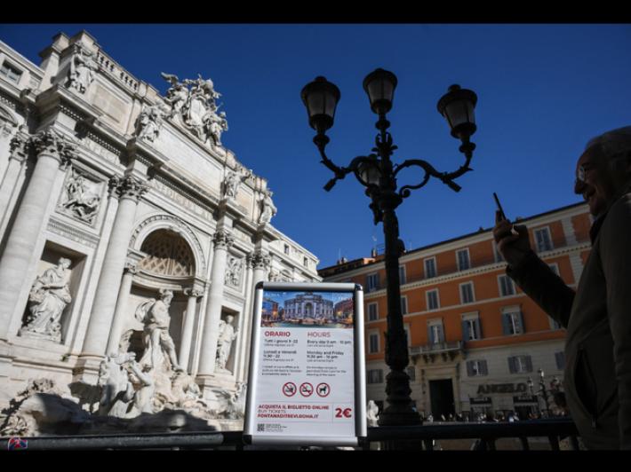Il ticket di 2 euro a Fontana di Trevi debutta con oltre 5mila visitatori