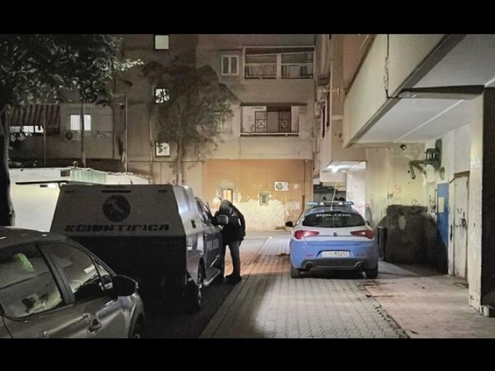 Giovane uccisa a Napoli: si cerca il fratello, l'ipotesi di una lite familiare