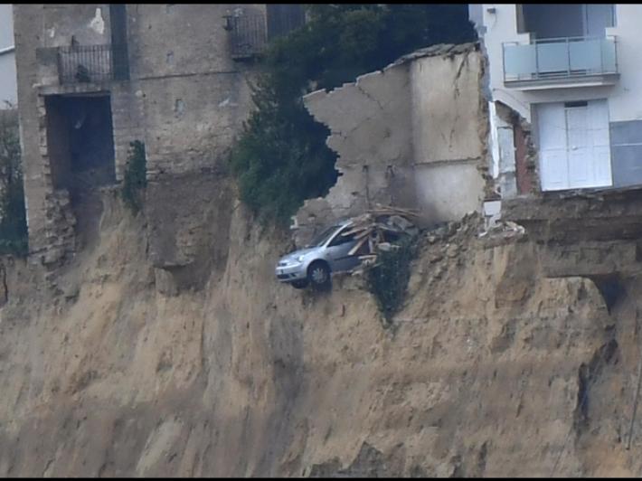 Niscemi, &egrave; precipitata l'auto simbolo della frana