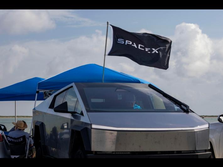 Musk fonde xAI in SpaceX per data center nello spazio