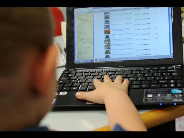 Agcom, in vigore gli obblighi di verifica dell'et&agrave; per i siti porno