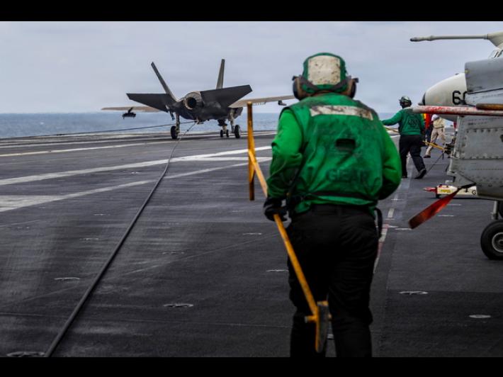 Usa, abbattuto drone Iran che si era avvicinato a portaerei americana