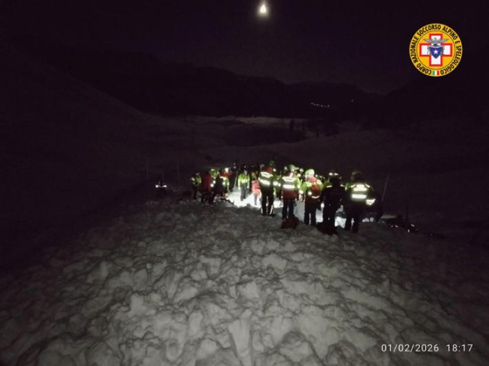 Morto il giovane travolto da una valanga in Friuli: aveva 33 anni, era maestro di snowboard 