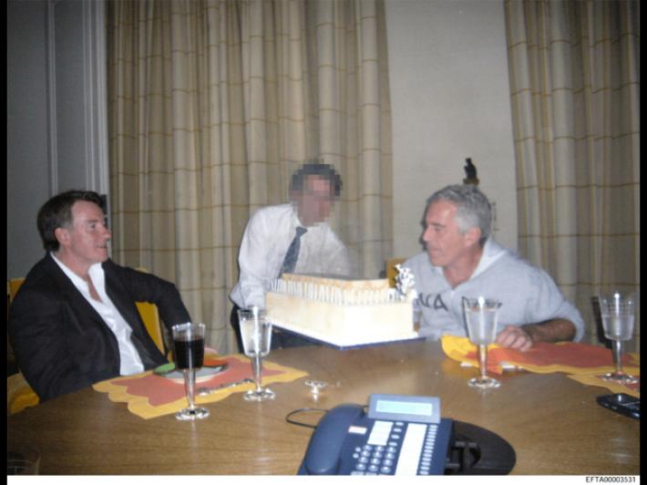 Starmer si scusa, 'non sapevo quanto oscuro fosse rapporto Mandelson-Epstein'