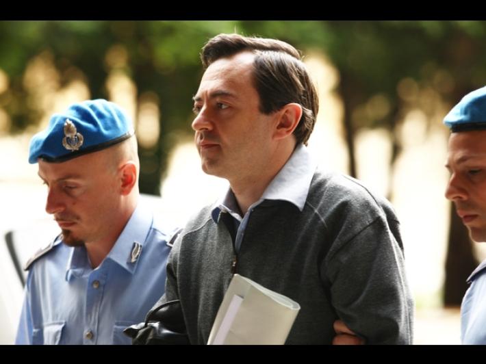 Uccisi gli zii a Brescia, si scopre che &egrave; morto in carcere da tre anni