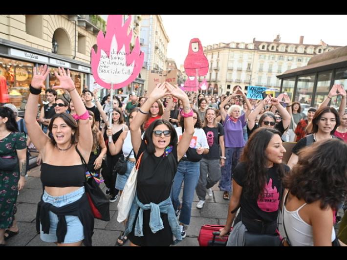 Picchia e accoltella la compagna, arrestato a Roma, la donna &egrave; grave