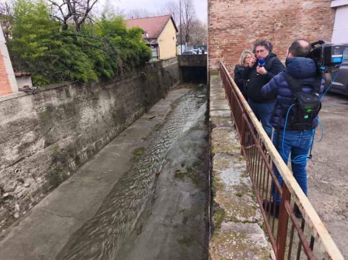 Ragazza uccisa: colpita a pugni sul volto e poi strangolata