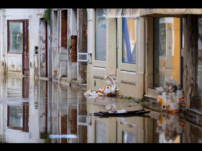 Emergenza maltempo in Portogallo, muore un vigile del fuoco