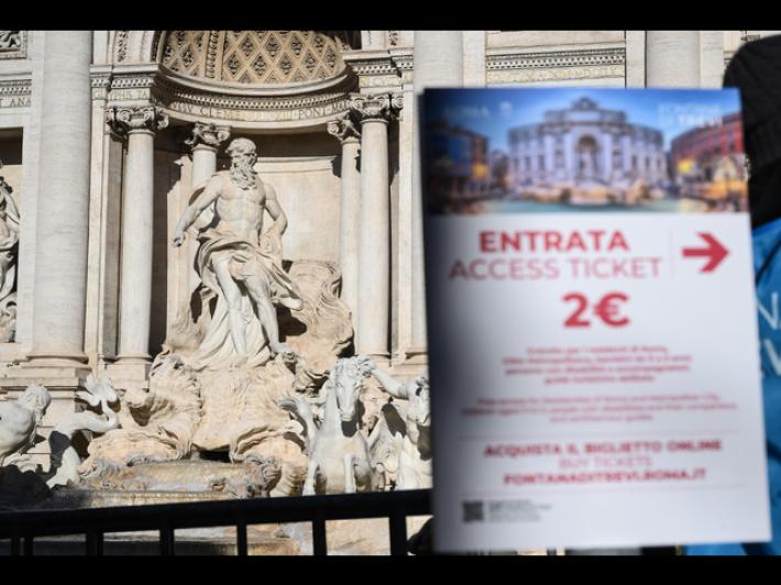 Sul Financial Times la critica al ticket di 2 euro per Fontana di Trevi