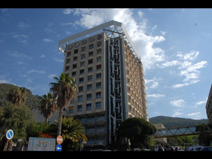 L'ospedale nega ad una trans il reparto femminile, interviene Fico