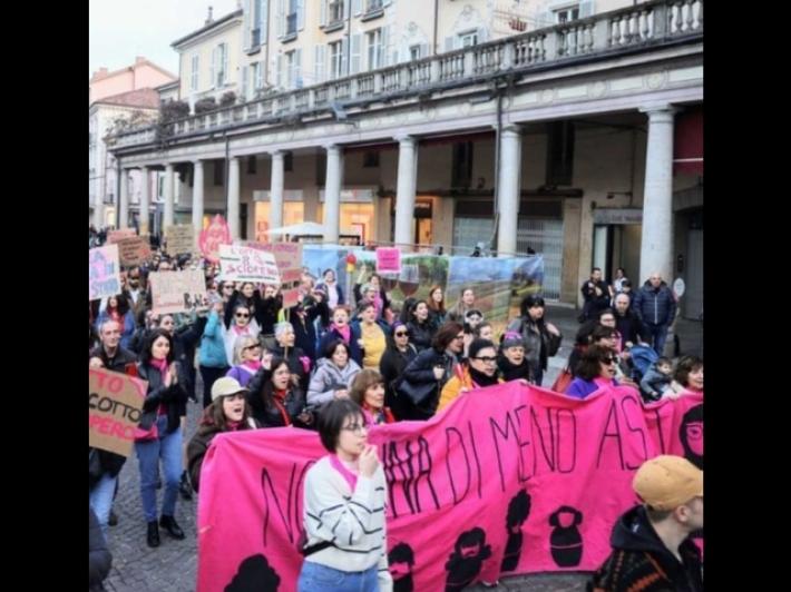 Non una di meno stasera scende in piazza ad Asti per Zoe