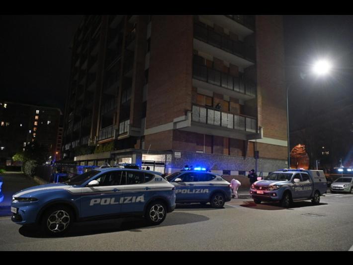 Morto in strada a Torino, si fa largo l'ipotesi suicidio