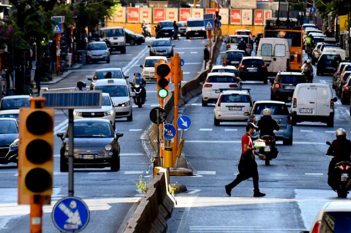 Bozza Ue: "Sussidi e-car solo con 70% componenti prodotti in Europa"