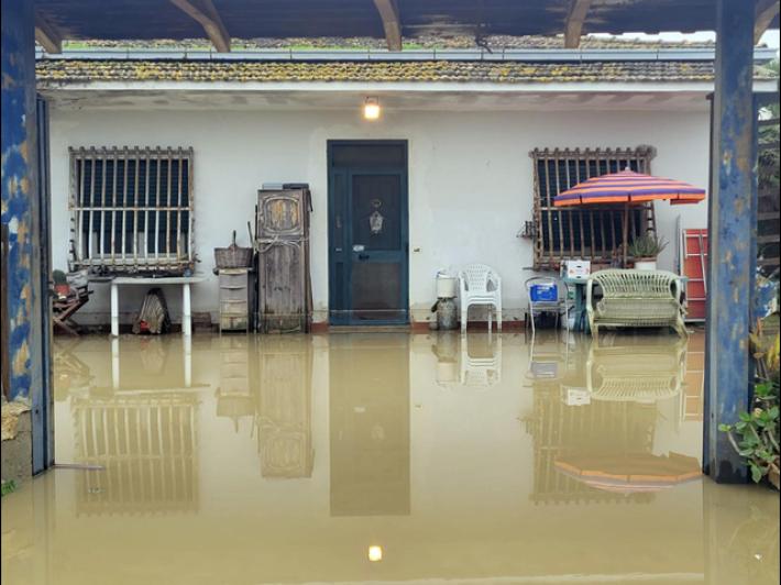 Esonda il torrente Coscile, sindaco Corigliano-Rossano ordina evacuazioni