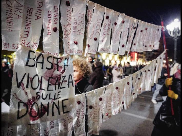 Picchia la moglie: la figlia 13enne chiama il 112 e lo fa arrestare