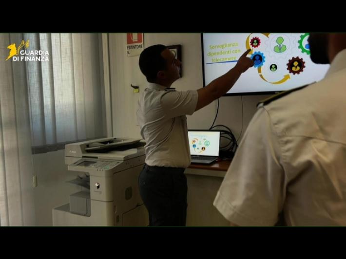 Estorsione e sfruttamento a dipendenti, imprenditore ai domiciliari