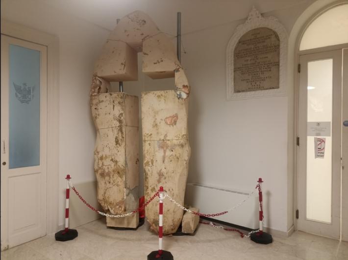 Niscemi, Croce simbolo esposta in Municipio dopo il recupero