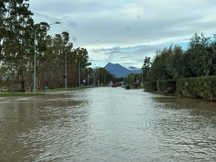 Il fiume Crati esonda di nuovo, allagati i 'Laghi di Sibari'