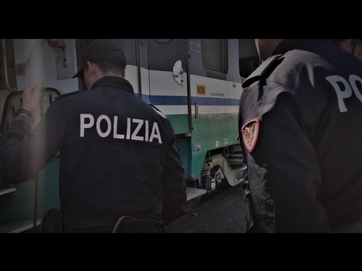 Ha le cuffie e non sente l'arrivo del treno: muore 17enne 