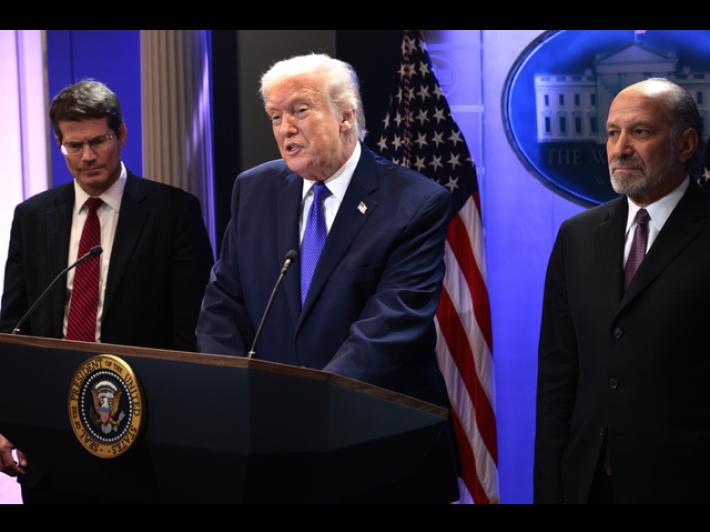 Trump, 'oggi firmer&ograve; ulteriori dazi globali del 10%'