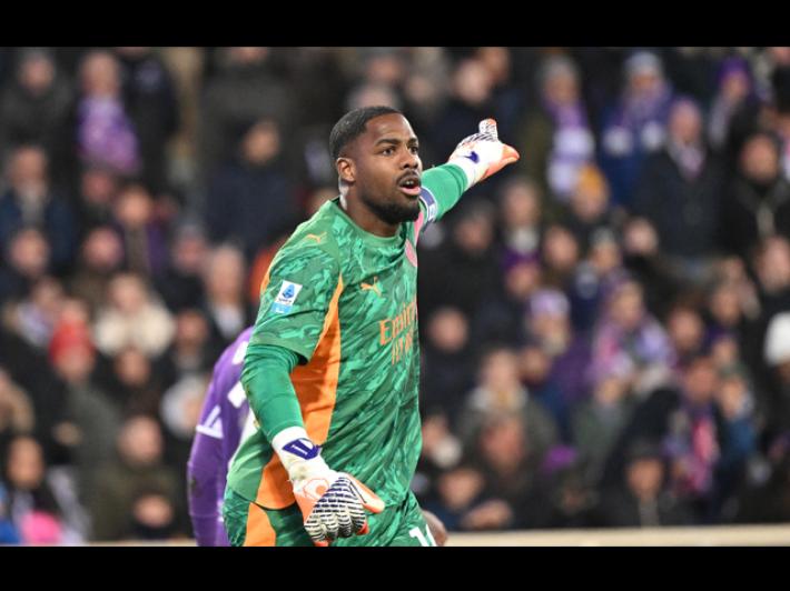 Urla razziste a Maignan, archiviate accuse a 5 tifosi friulani