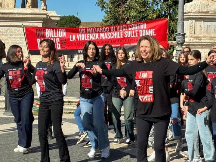 Flash mob di One Billion Rising in piazza del Campidoglio a Roma