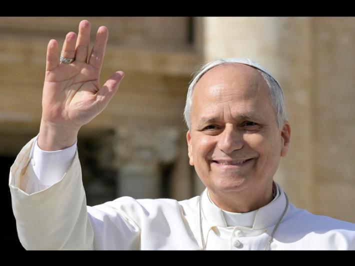 Il Papa, la politica e l'economia non si sostengono su leader solitari