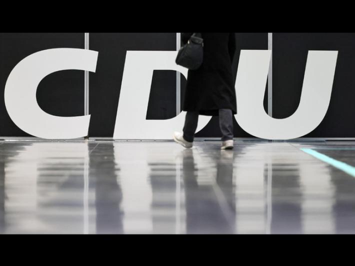 Spiegel, 'la Cdu vota per il divieto dei social ai minori di 14 anni'