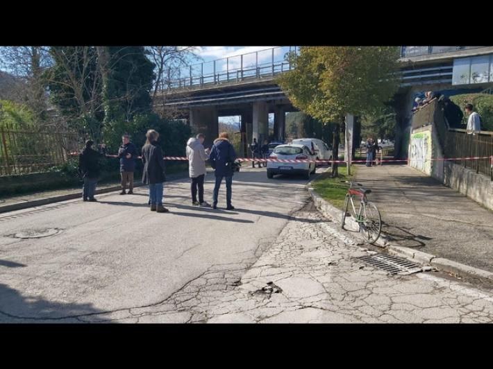 Donna incinta e il compagno trovati morti in tenda, disposta l'autopsia