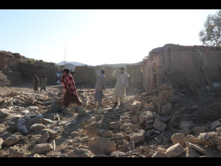 Afghanistan: decine di morti e feriti nei raid pakistani