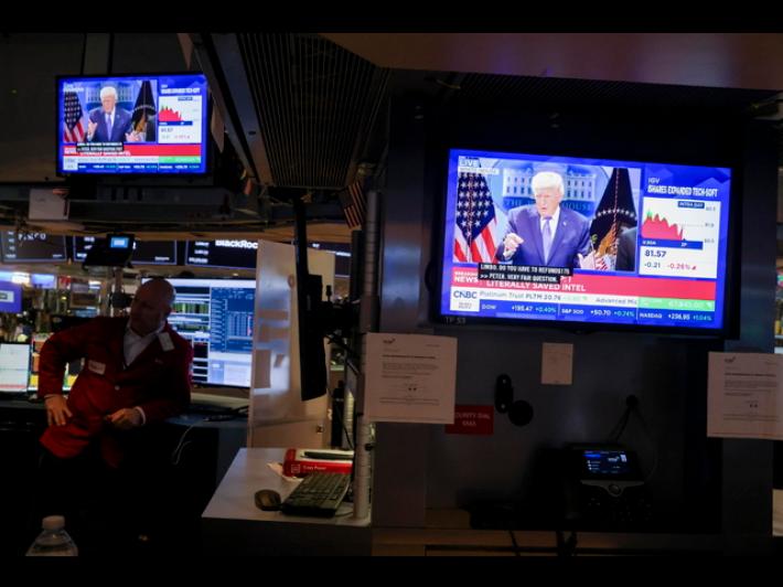 Usa, domani stop alla riscossione dei dazi dichiarati illegali da Corte suprema