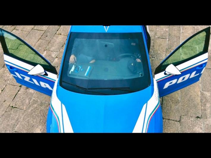 Sorpresi in casa dal proprietario, tre giovani arrestati per rapina