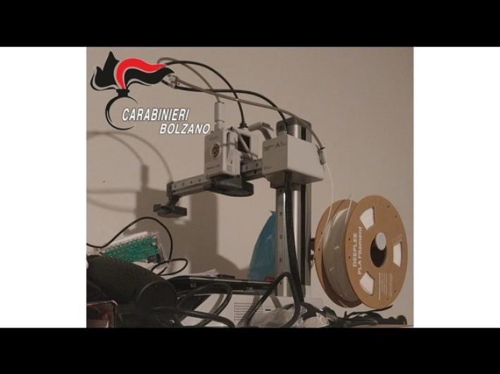 Fabbricavano tirapugni in 3D, due minorenni denunciati in Alto Adige