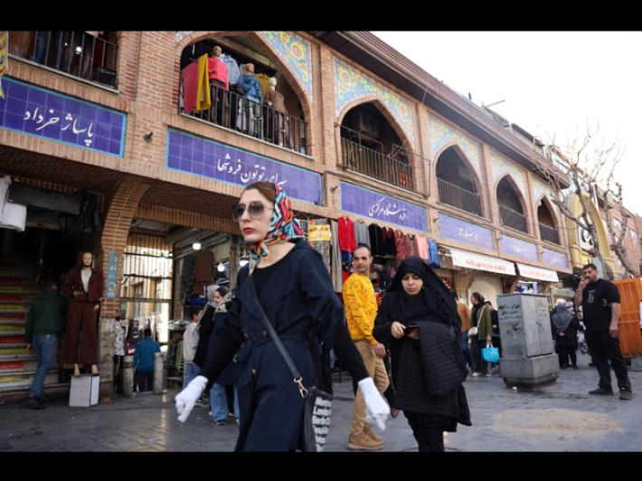 Media, la polizia nelle universit&agrave; in Iran per reprimere proteste